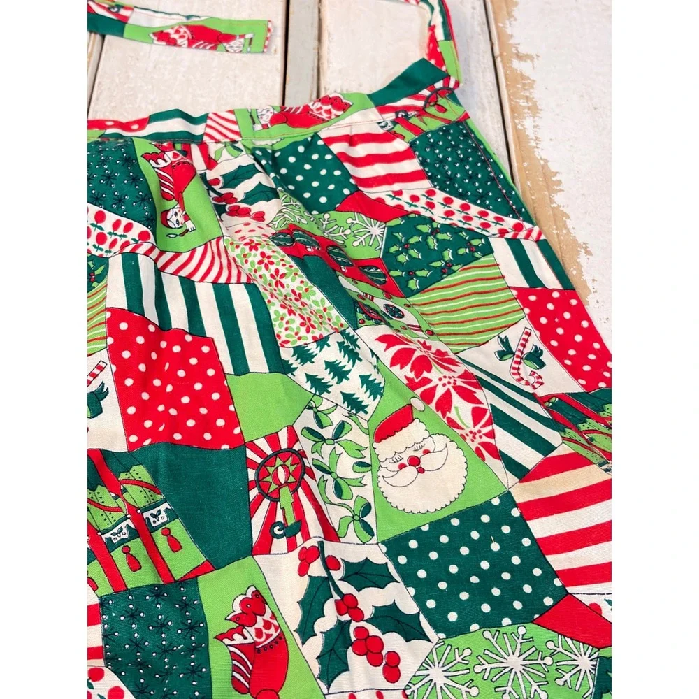 Vintage Christmas Half Apron Santa Patchwork Print Red Green Holiday Hosting